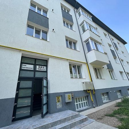 Vert Studio Onesti Exteriér fotografie