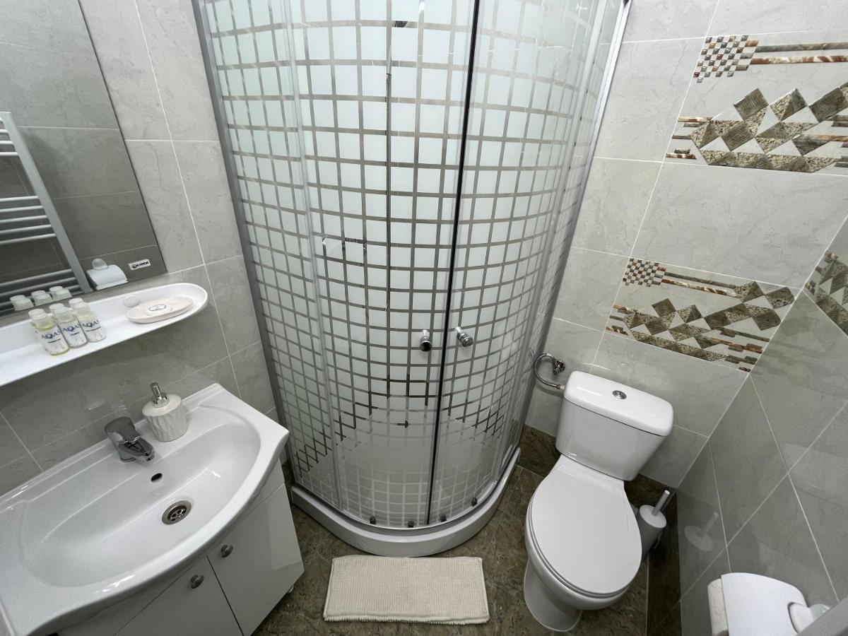 Vert Studio Onesti Exteriér fotografie