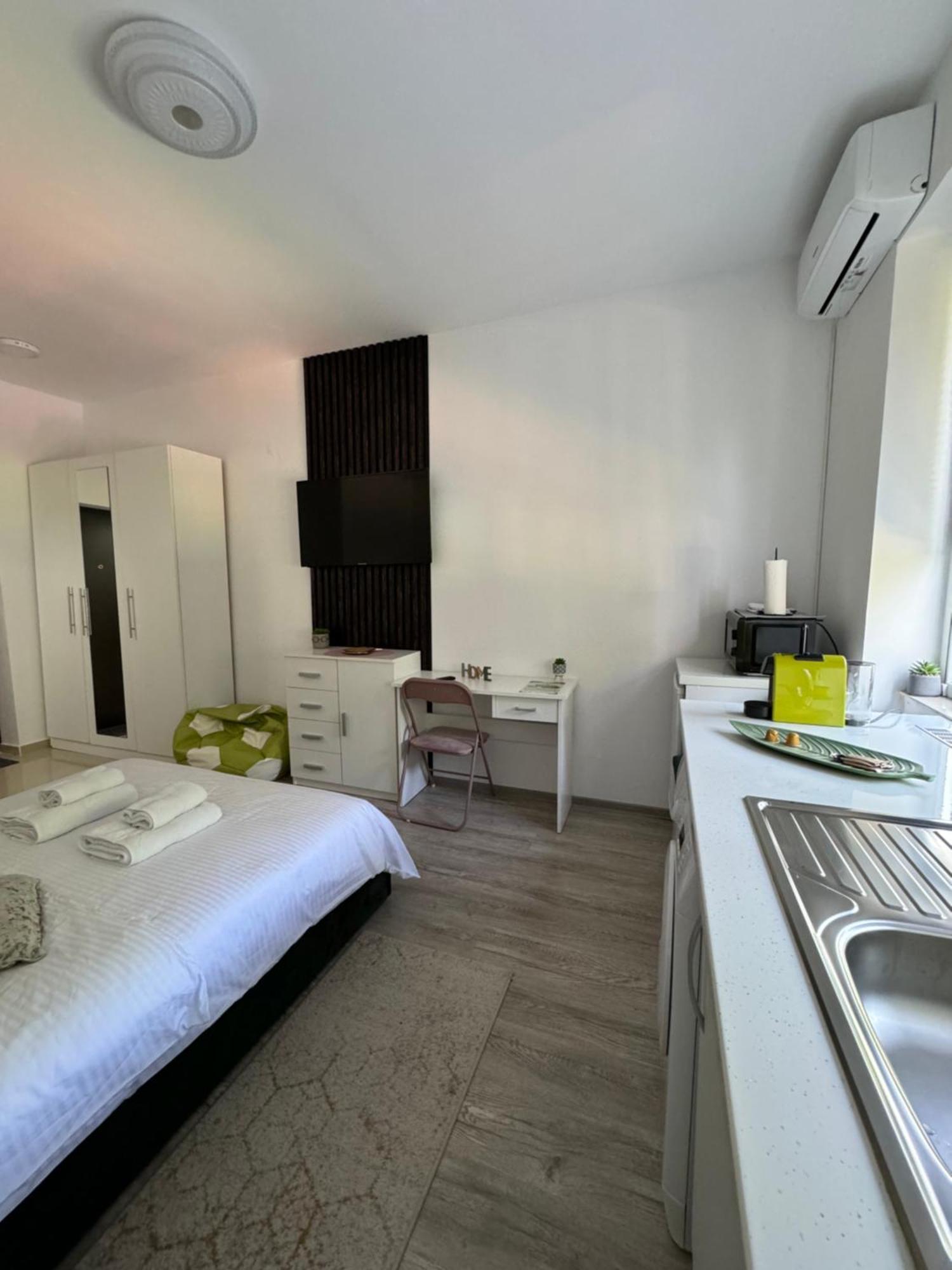 Vert Studio Onesti Exteriér fotografie