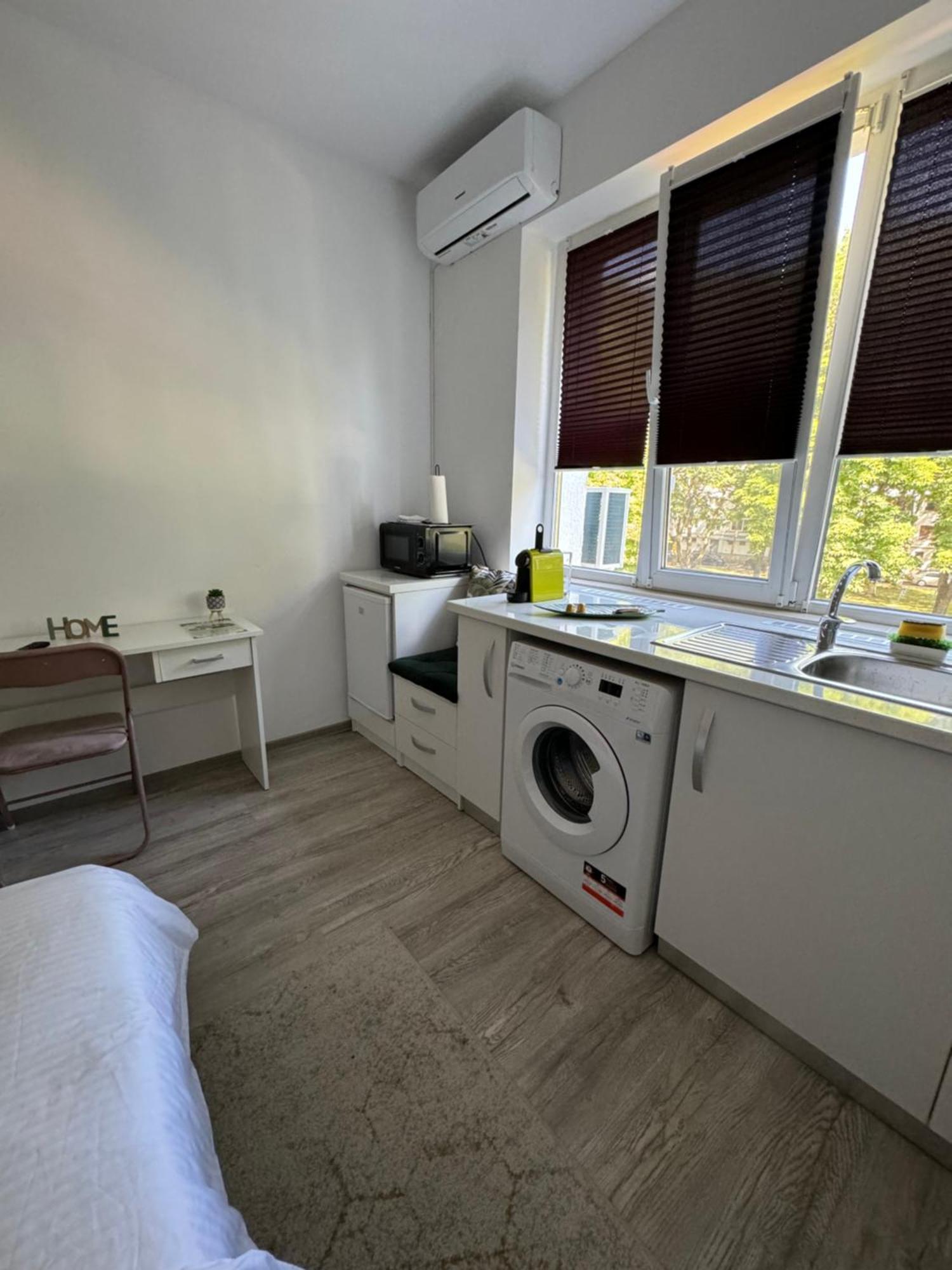 Vert Studio Onesti Exteriér fotografie