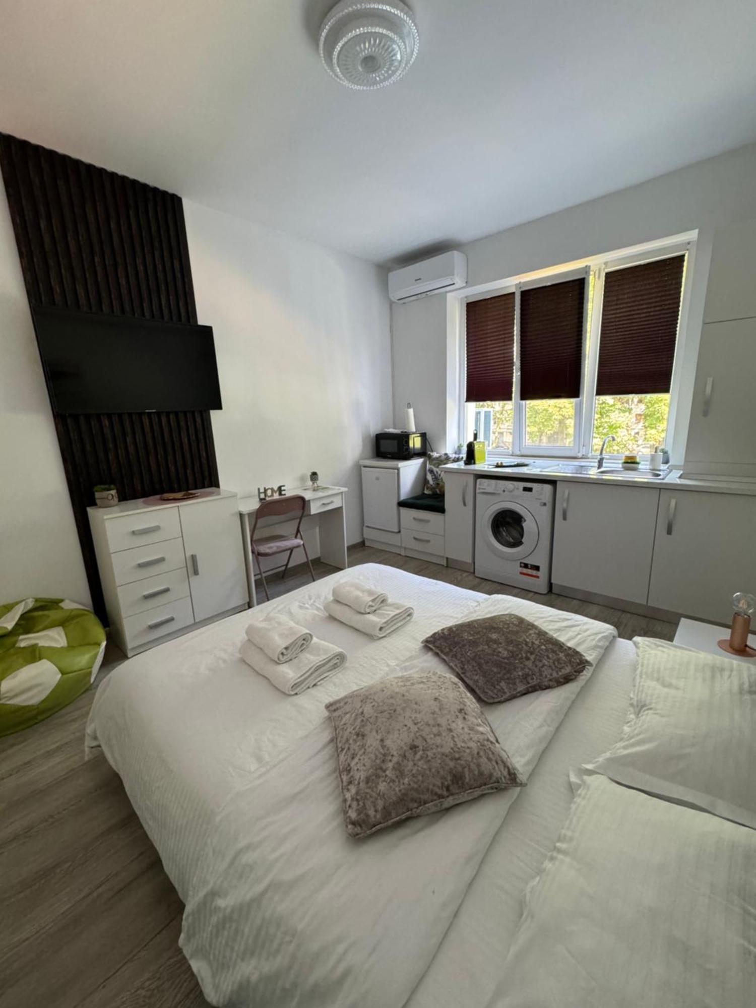 Vert Studio Onesti Exteriér fotografie
